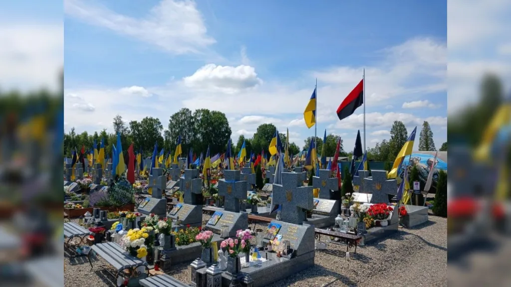 Український військовий цвинтар із прапорами та квітами