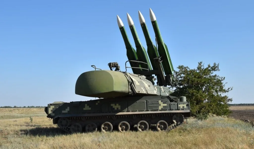 Зенітно-ракетний комплекс на відкритій місцевості