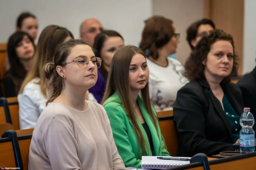 Студенти слухають лекцію в аудиторії університету