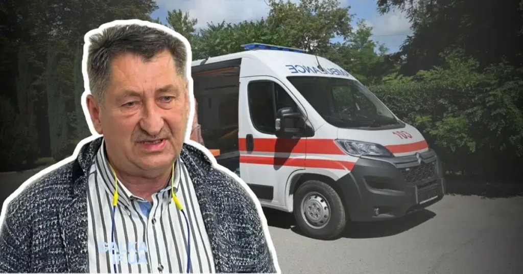 Чоловік перед автомобілем швидкої допомоги
