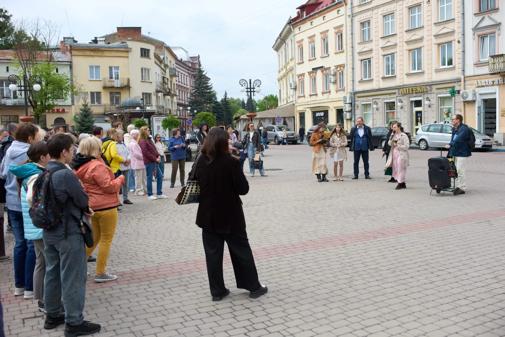 Вуличний виступ музикантів у центрі міста
