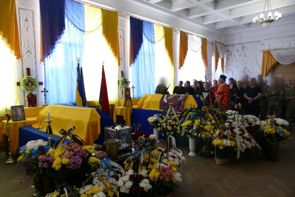 Церемонія прощання з українськими військовими героями