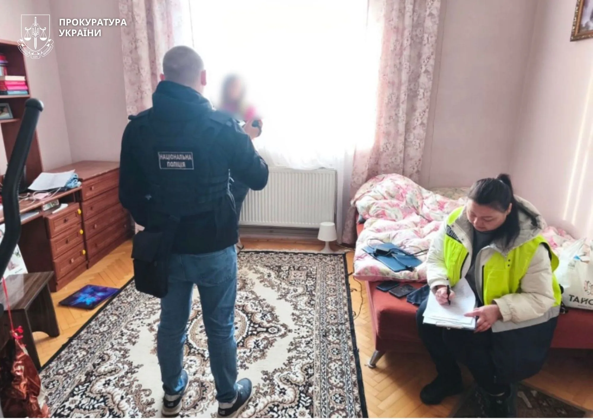 Поліція проводить слідчі дії у житловій кімнаті