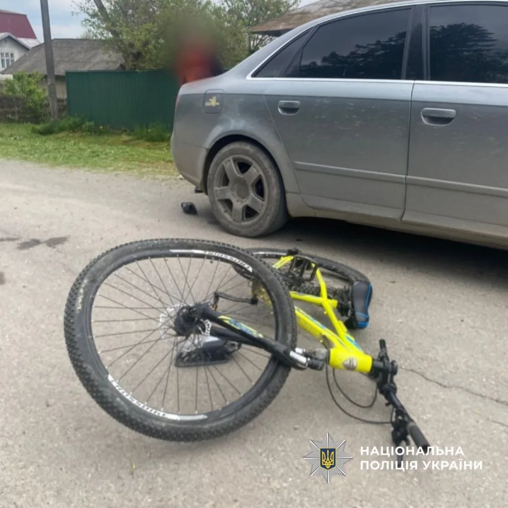 Дорожня аварія з автомобілем і велосипедом