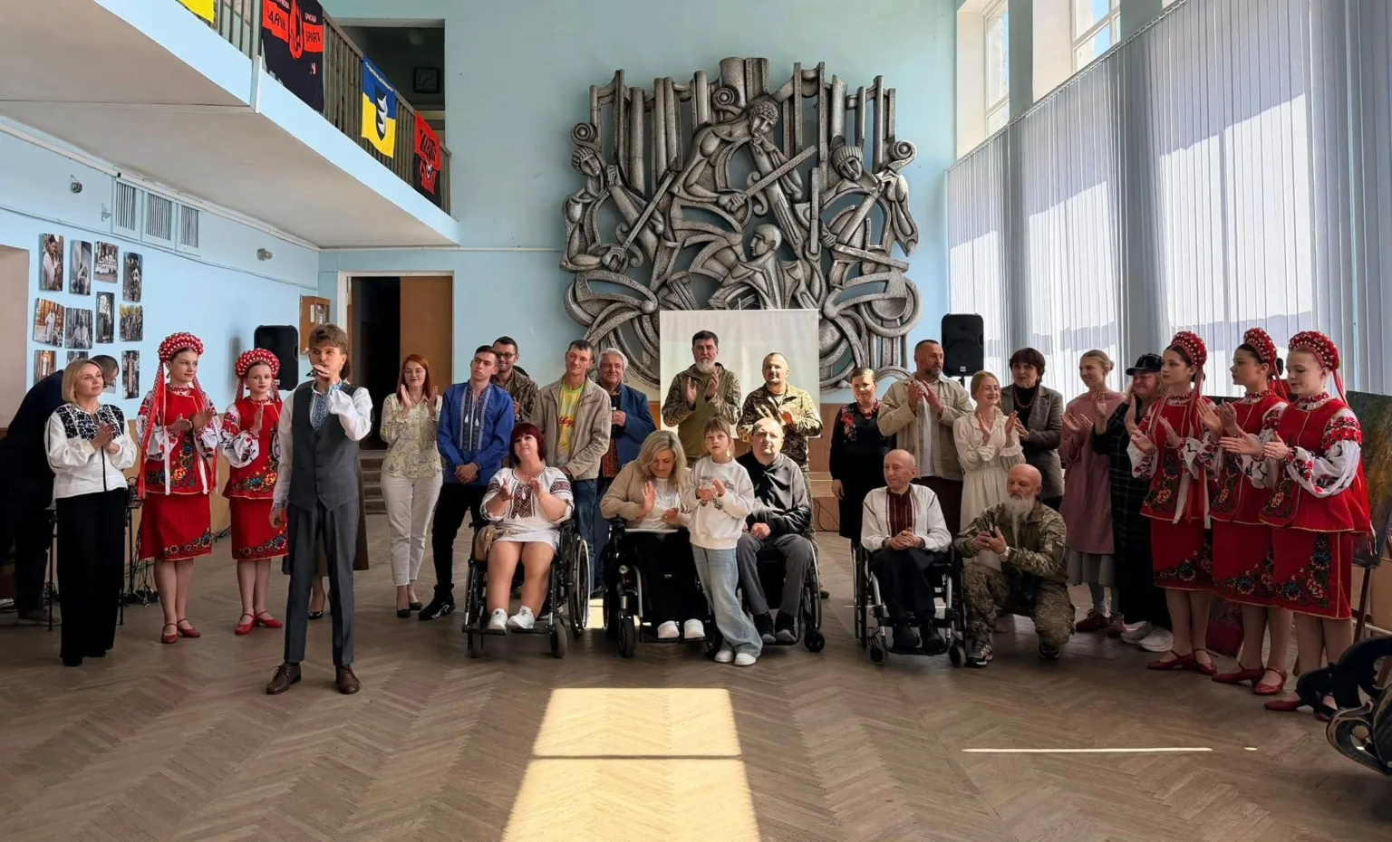 Святковий захід з ветеранами та українськими танцюристами