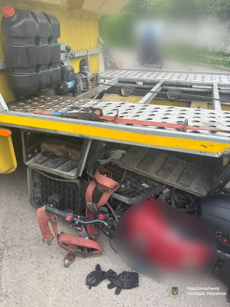 ДТП з мотоциклом під вантажівкою в Україні