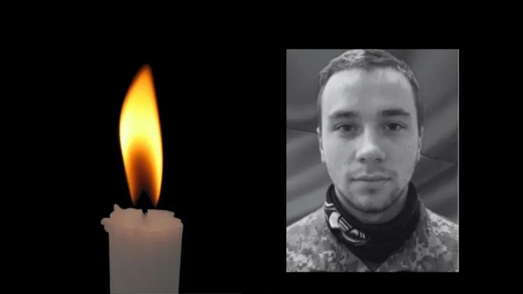 Свічка пам’яті та портрет військового героя