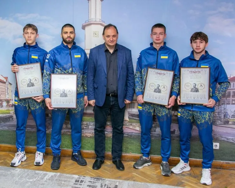 Нагородження українських спортсменів почесними грамотами
