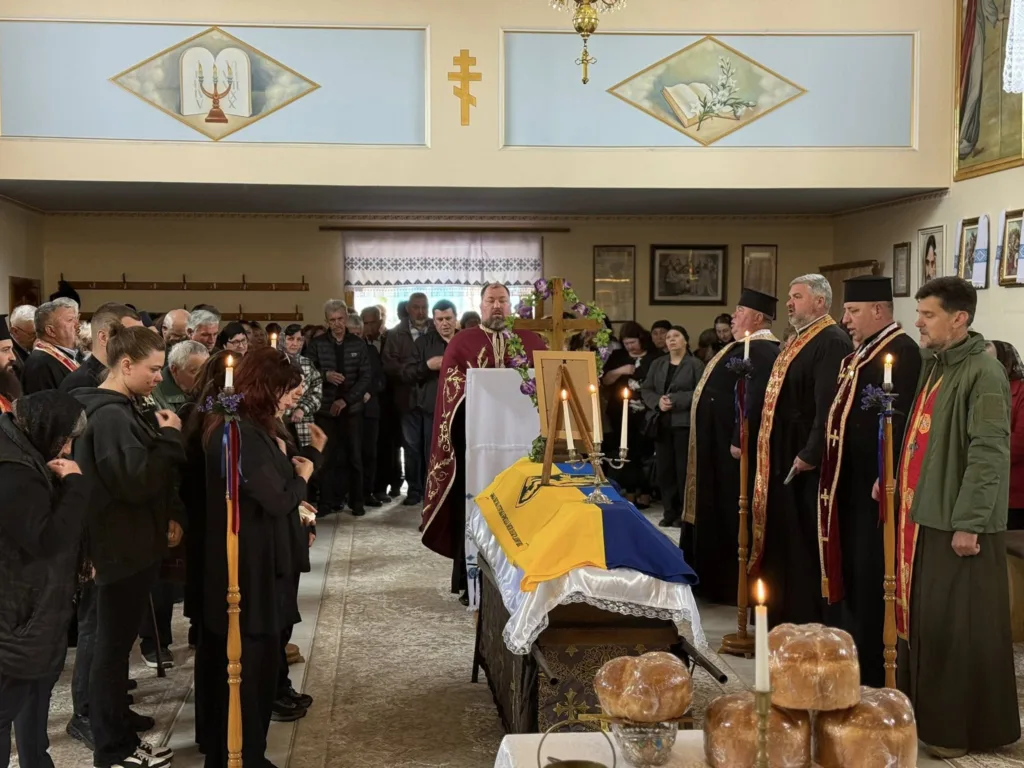 Поминальна служба в церкві за загиблого воїна