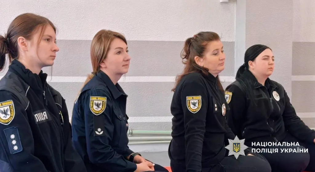 Жінки-поліцейські Нацполіції України під час навчання