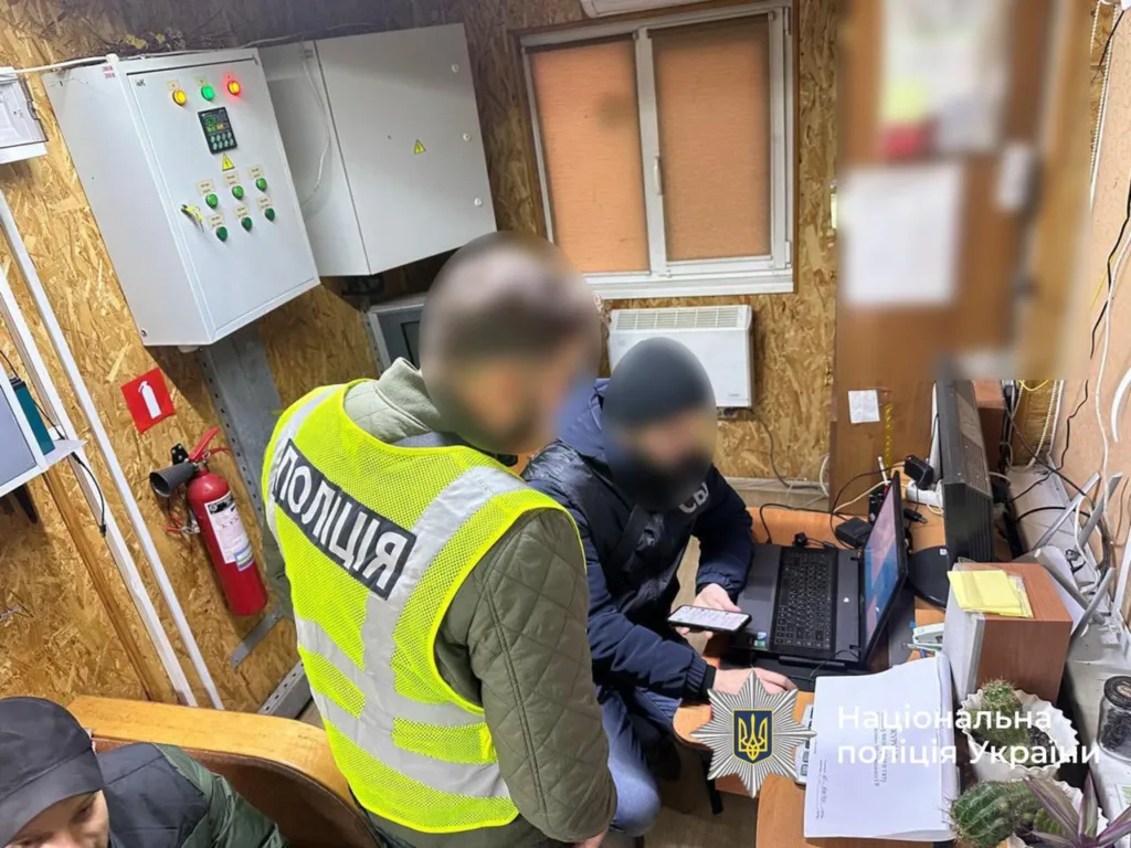 Поліція України проводить розслідування в офісі