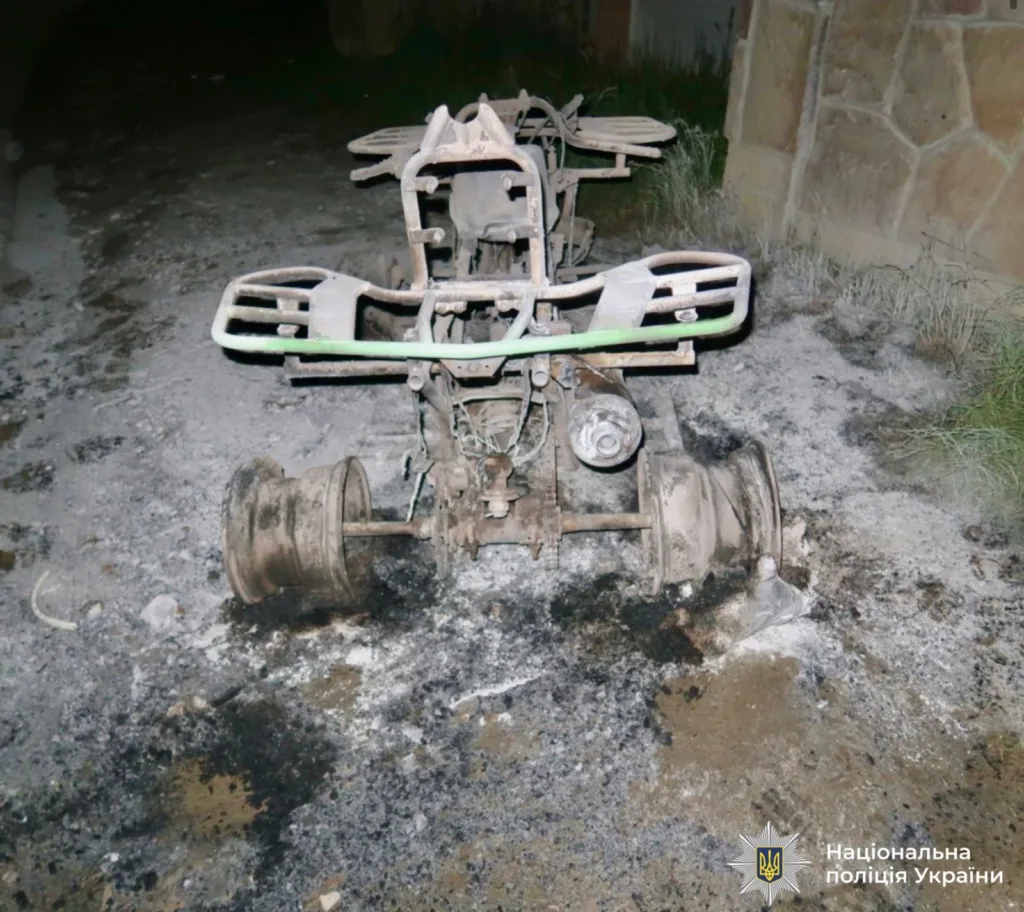 Згорілий квадроцикл після пожежі