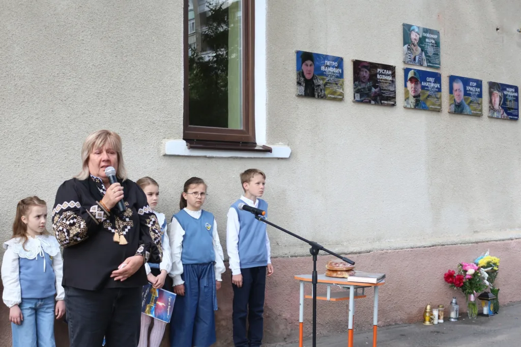 Шкільна церемонія вшанування пам’яті загиблих героїв