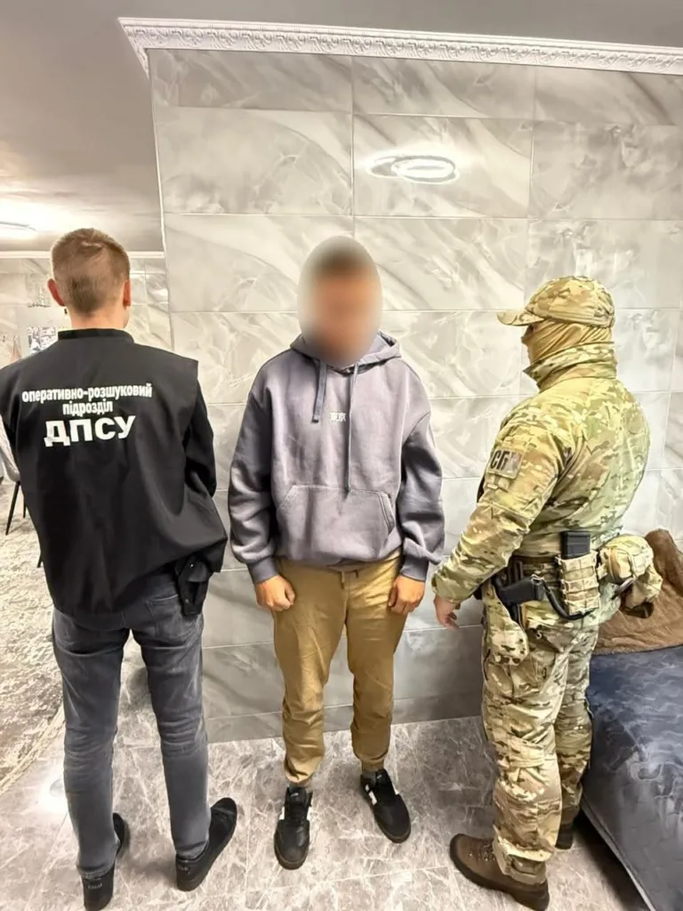 Затримання особи працівниками ДПСУ у приміщенні