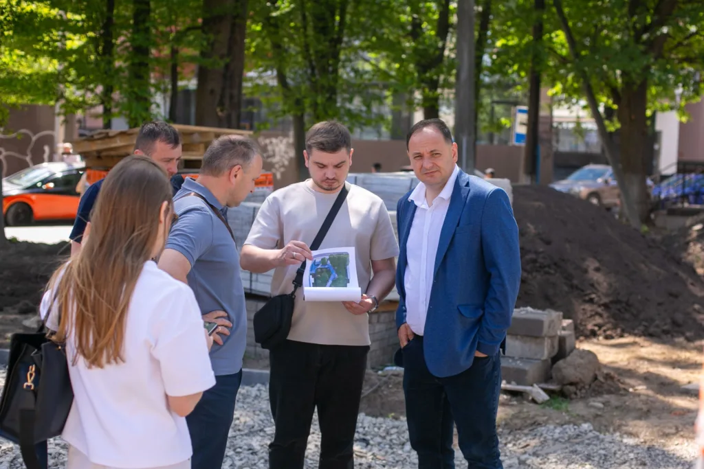 Обговорення плану будівництва на вулиці