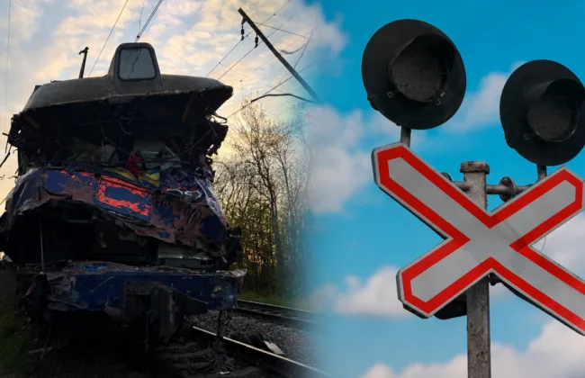 Зіткнення потяга біля залізничного переїзду