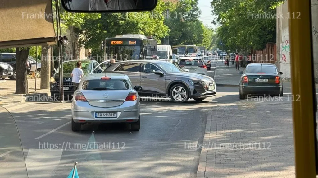 Дорожній затор у місті Івано-Франківськ