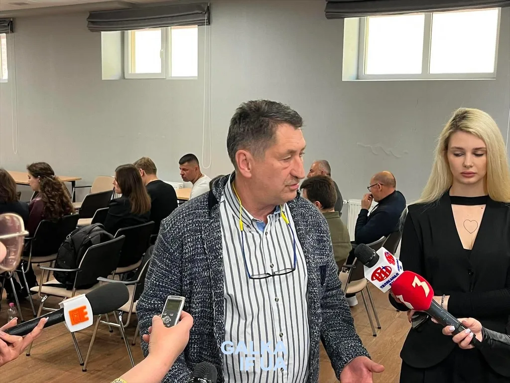 Інтерв'ю під час пресконференції в навчальній аудиторії