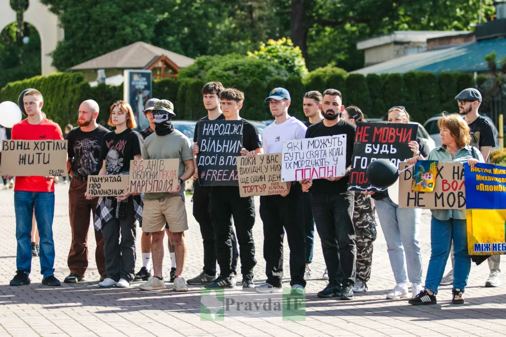 Акція підтримки полонених захисників Маріуполя в Україні
