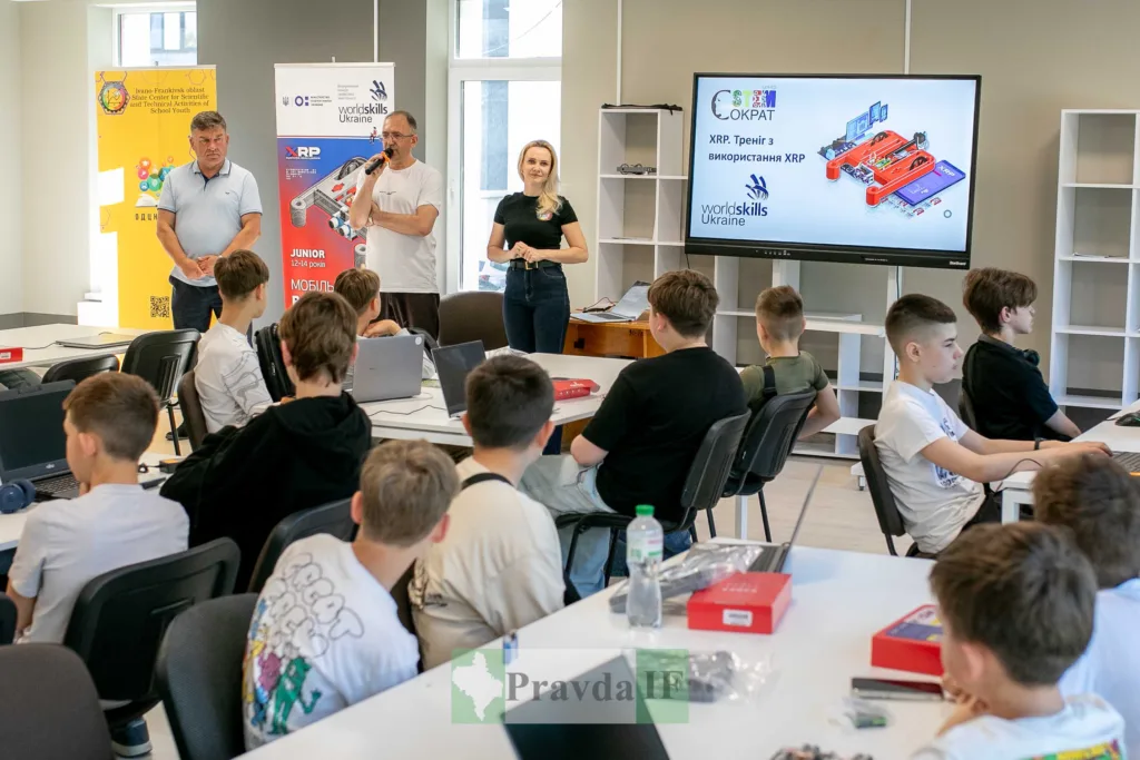 Учні на тренінгу з робототехніки WorldSkills Ukraine