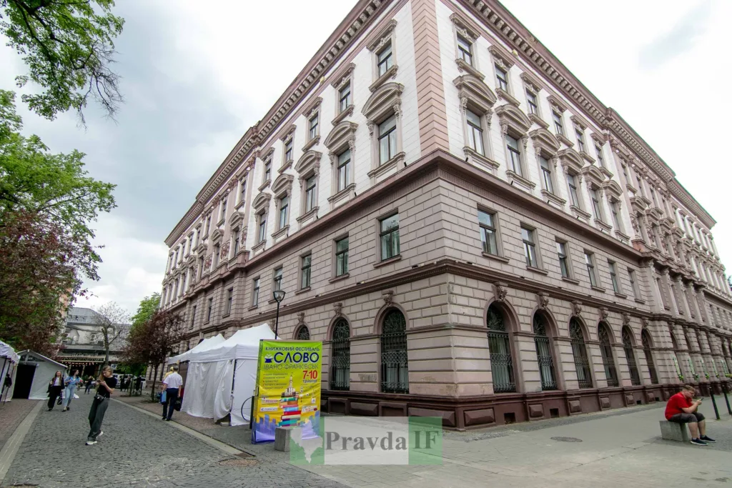 Івано-Франківський історичний будинок на вулиці