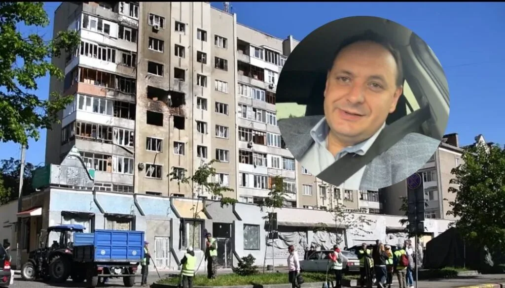 Пошкоджений будинок після обстрілу та чоловік у колі
