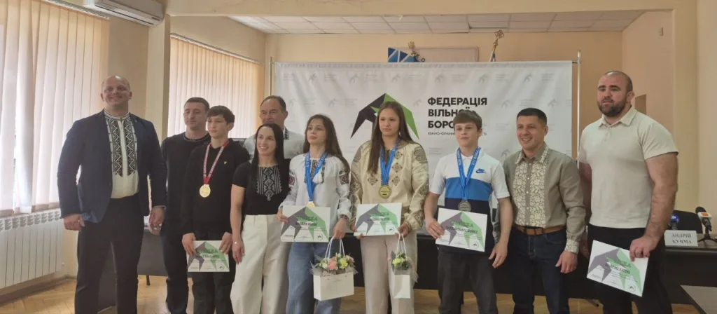 Нагородження переможців змагань Федерації вільної боротьби