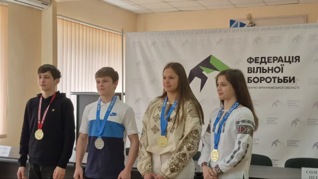 Спортсмени з медалями Федерації вільної боротьби