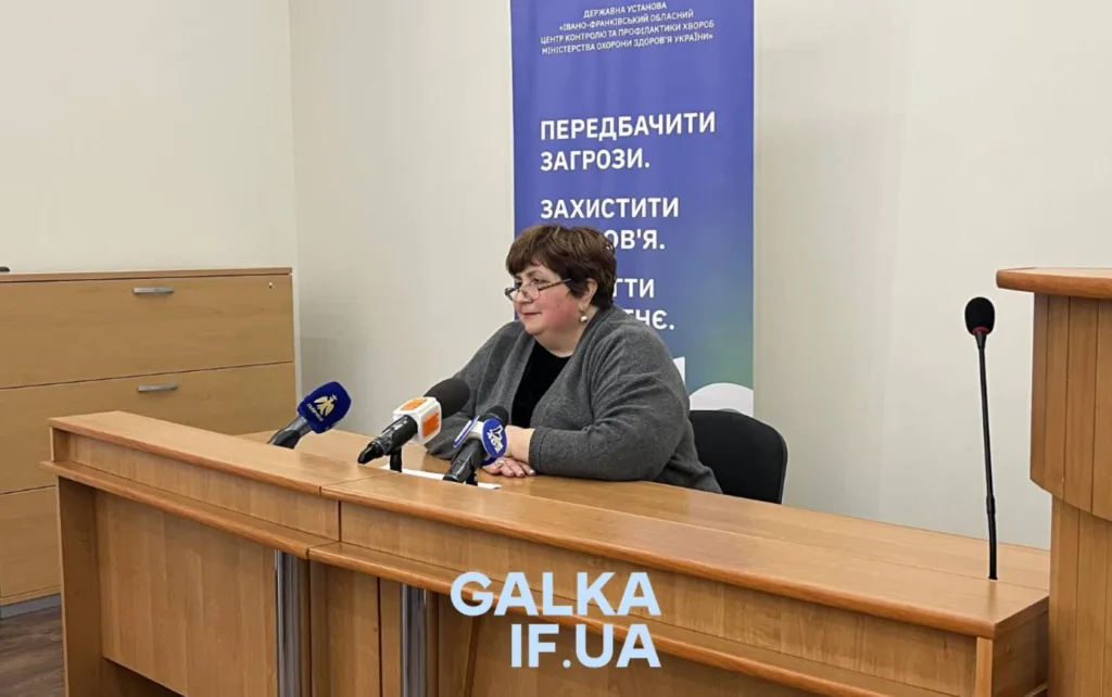 Жінка на пресконференції Івано-Франківськ охорона здоров'я
