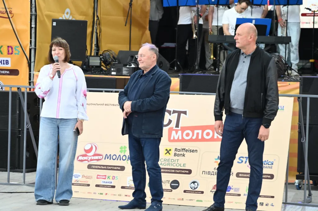 Виступ спікерів на фестивалі молочної продукції