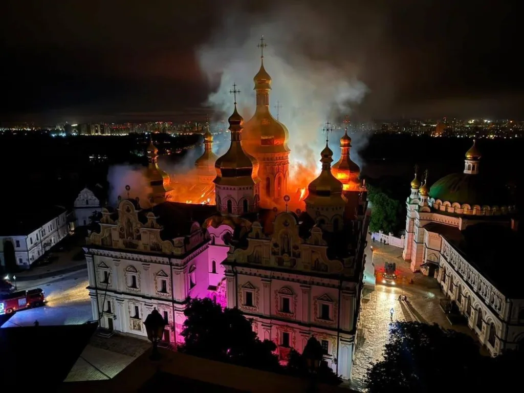 Пожежа вночі у православному монастирі Києва