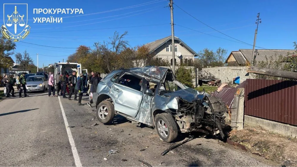 ДТП з пошкодженим автомобілем у житловому районі