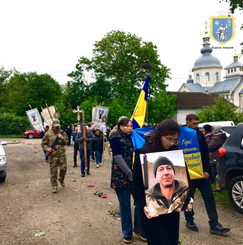 Процесія вшанування пам’яті українського військового героя