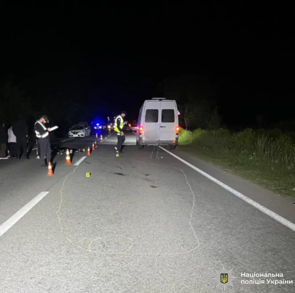 Поліція розслідує ДТП на нічній дорозі