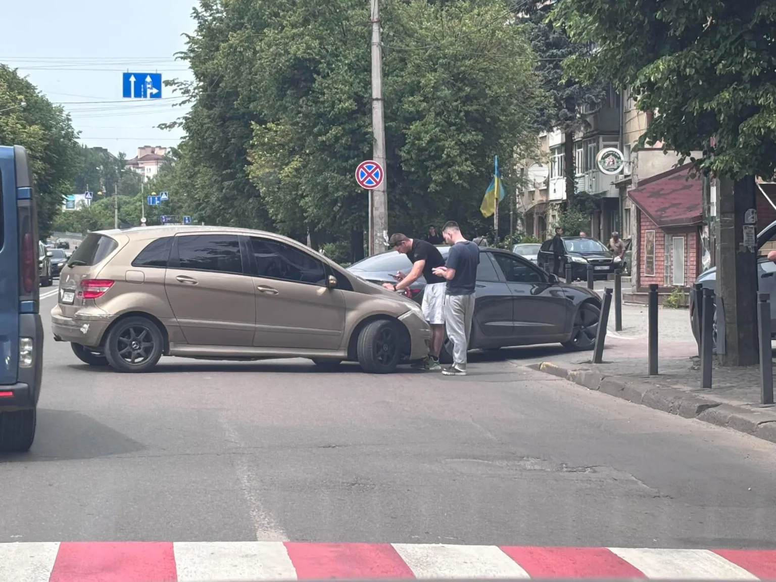 Дорожня аварія двох автомобілів у місті