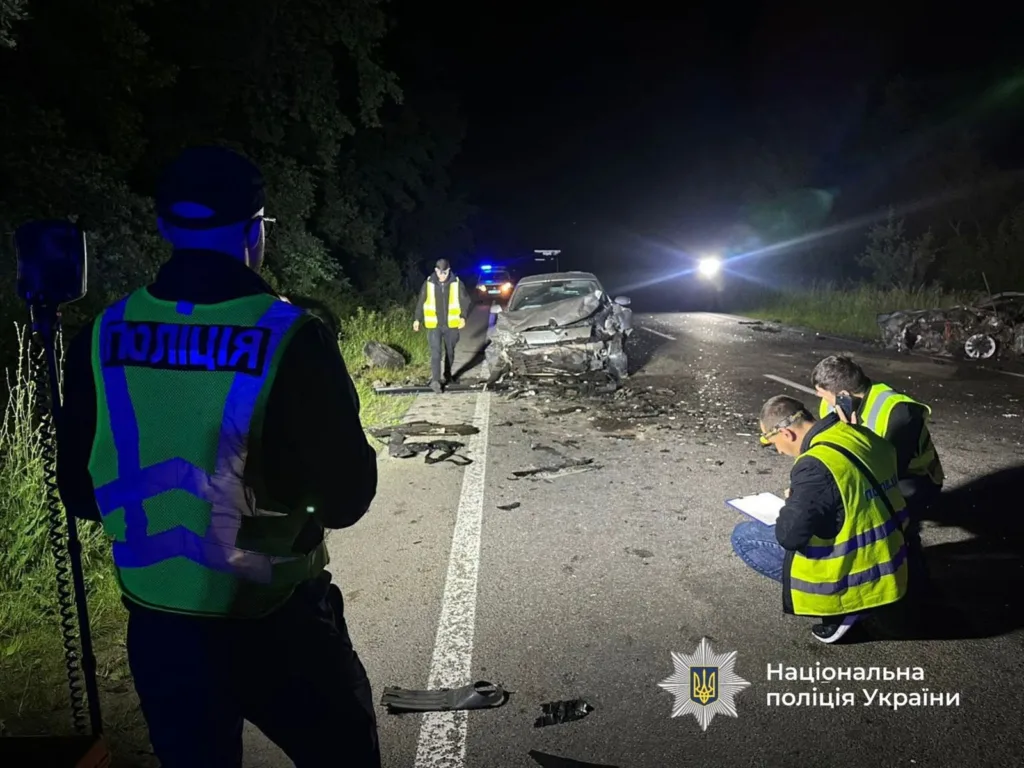 Поліція розслідує ДТП на трасі вночі