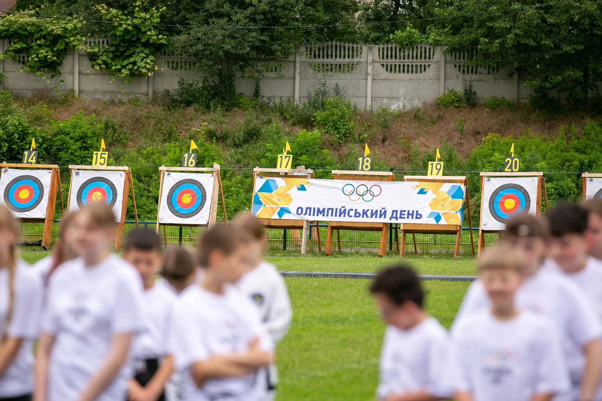 Діти на змаганнях зі стрільби, Олімпійський день