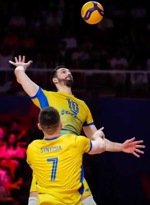 Українські волейболісти під час гри на турнірі