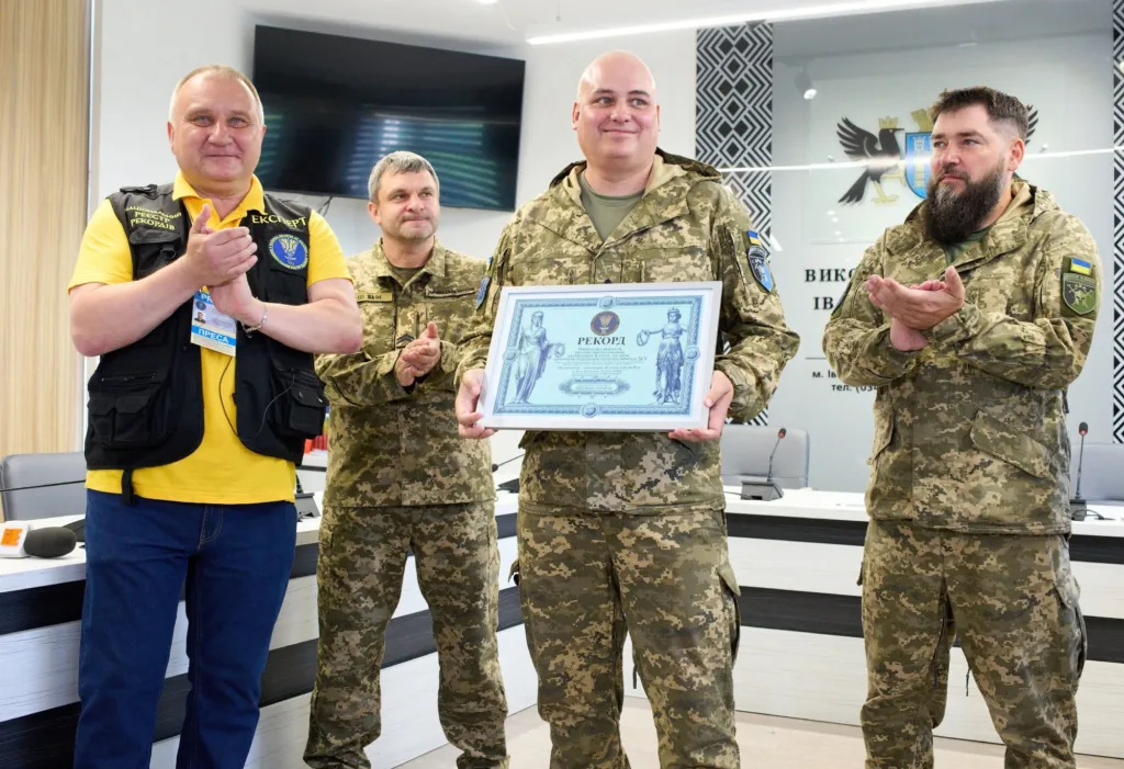 Військові отримують сертифікат рекорду України