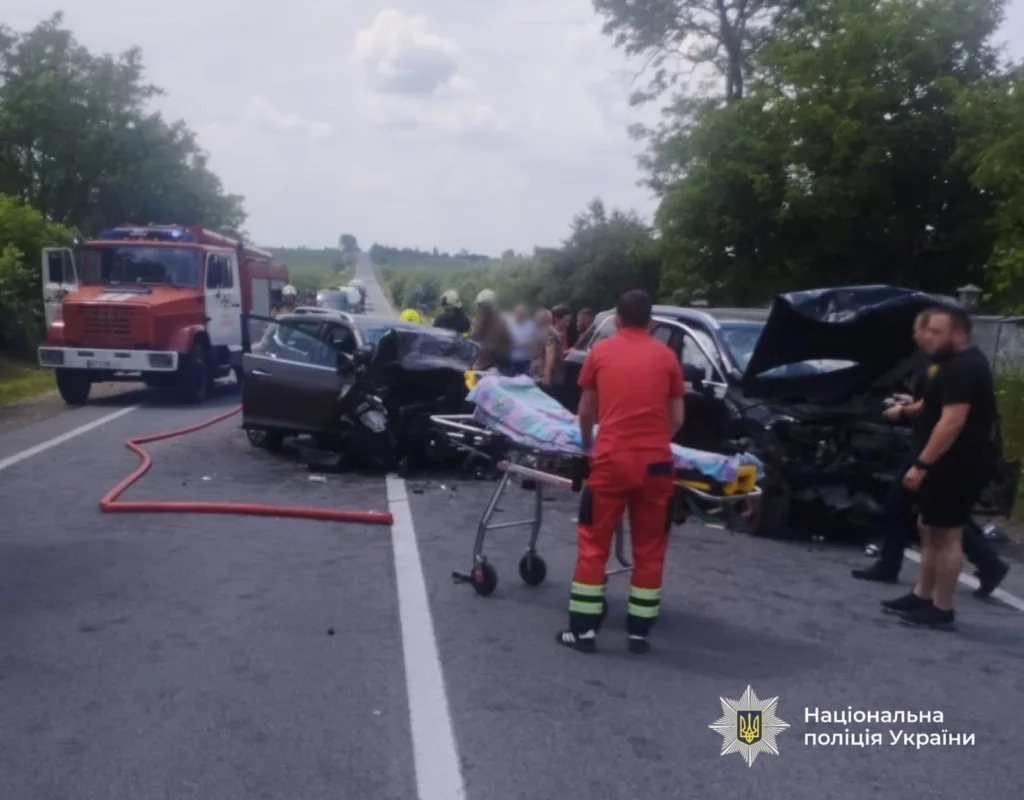 Дорожньо-транспортна пригода з рятувальниками на місці