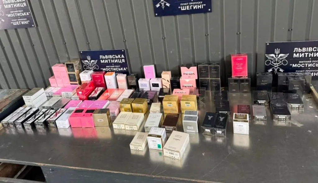 Вилучені парфуми на Львівській митниці