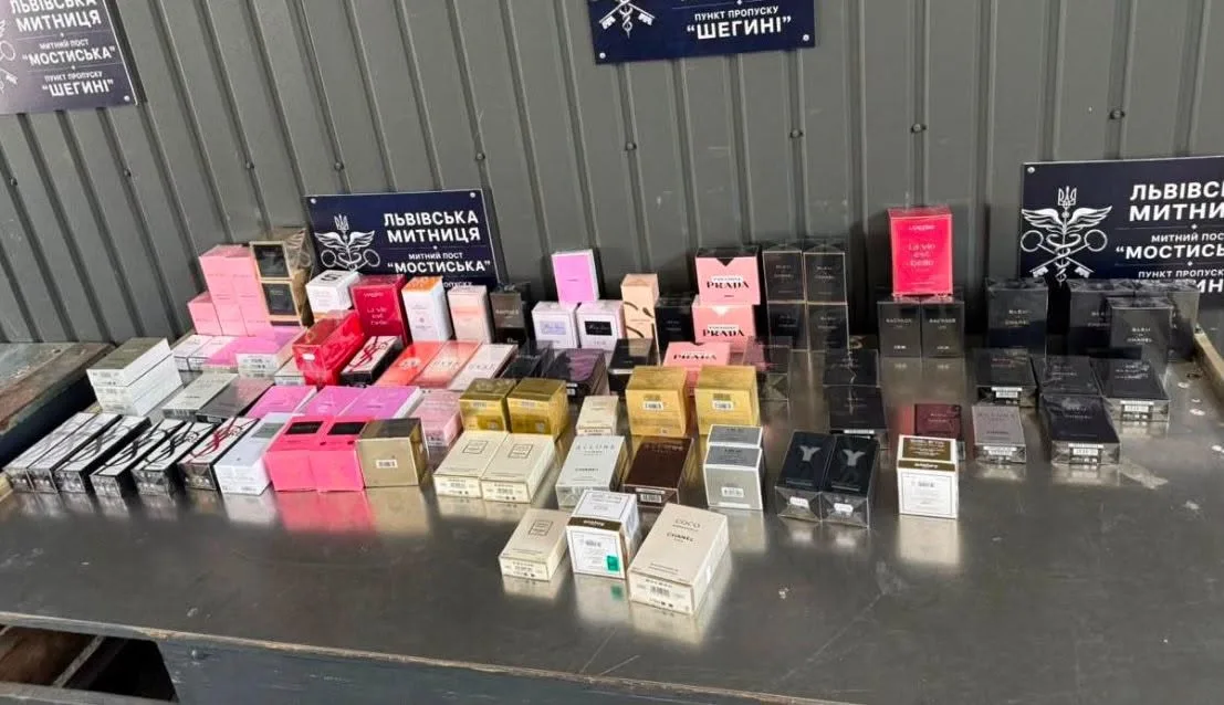 Вилучені парфуми на Львівській митниці