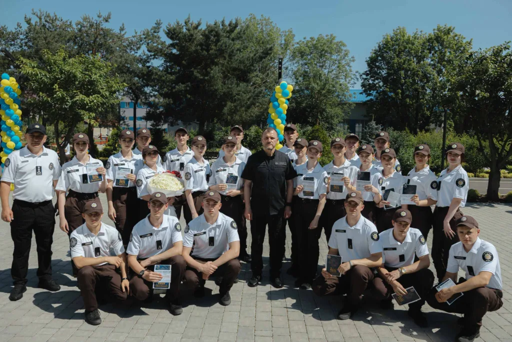 Група курсантів поліції на урочистому заході