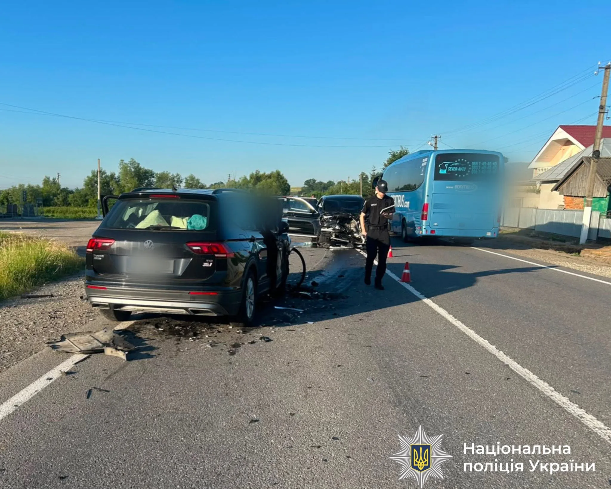 Дорожньо-транспортна пригода за участю авто і автобуса