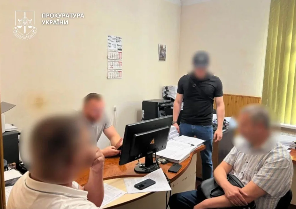 Працівники прокуратури України під час службової наради