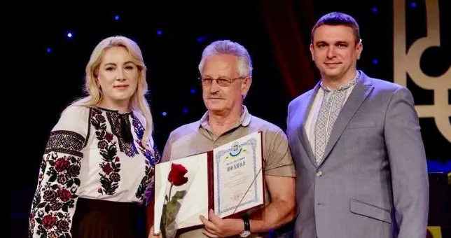 Вручення нагороди на урочистій церемонії в Україні