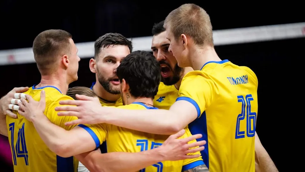 Українська волейбольна команда святкує перемогу