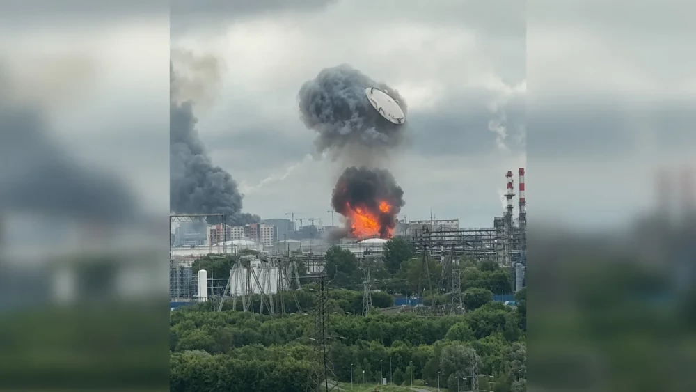 Вибух і пожежа на промисловому заводі