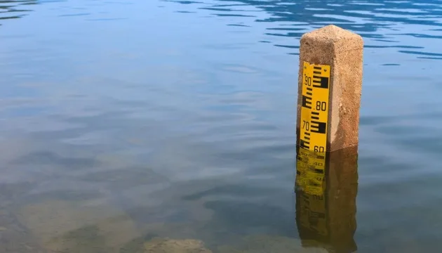 Вимірювач рівня води у водоймі