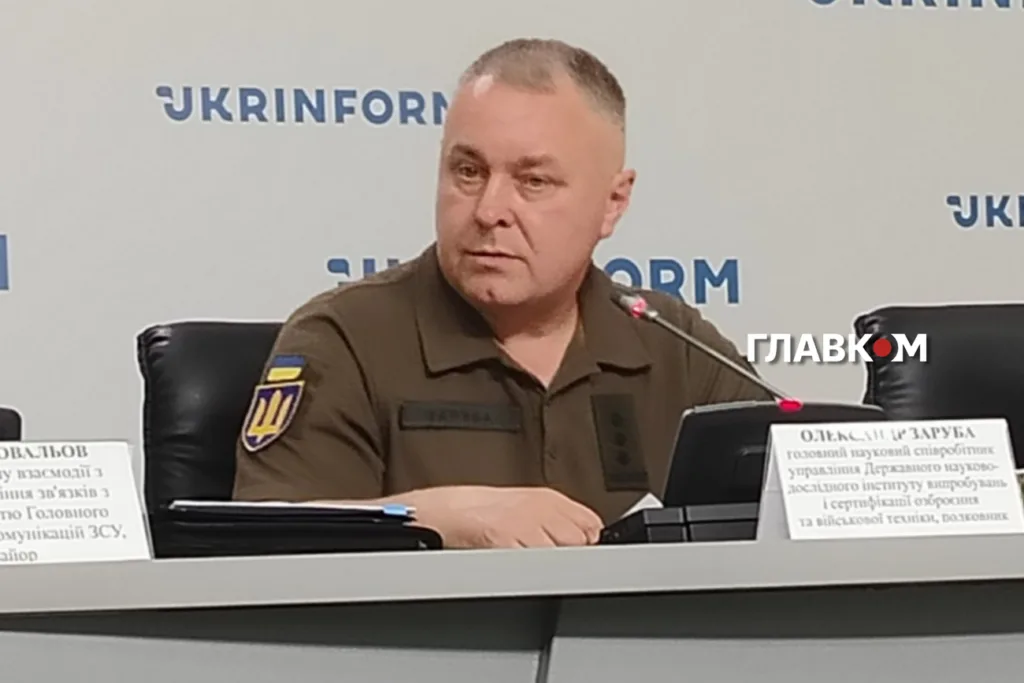 Військовий на пресконференції у центрі Укрінформ